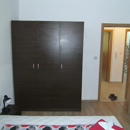 Nicol In Hermes Complex *