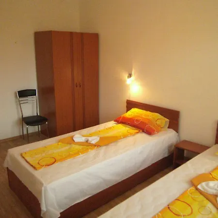 Nicol In Hermes Complex Daire