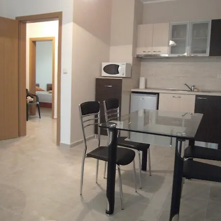 Nicol In Hermes Complex Apartman Napospart