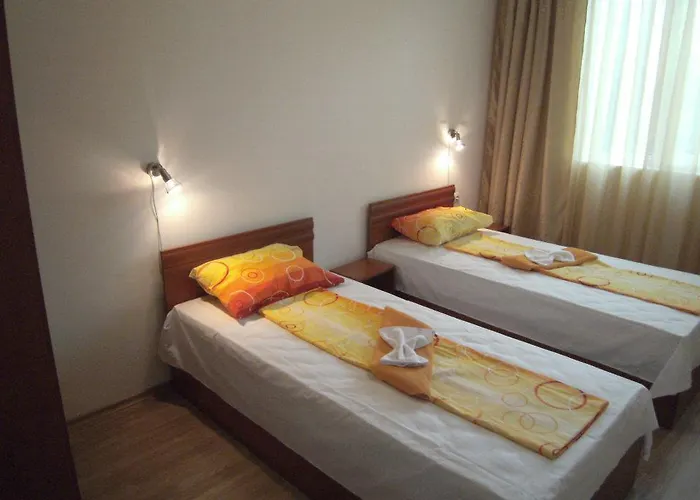 Nicol In Hermes Complex Apartman