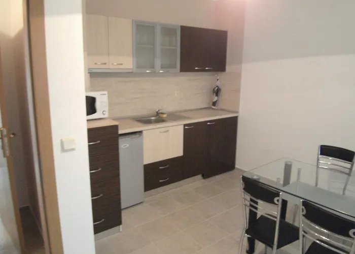 Nicol In Hermes Complex Apartman